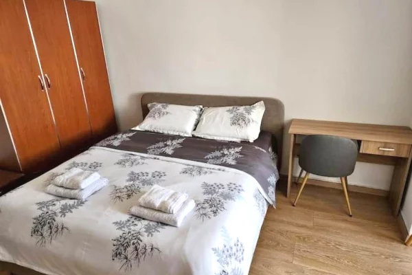 Shtepi me qera Apartament ne Tirane, Garsoniere, Mobilimi E mobiluar, Pagesa 40,000  Leke.