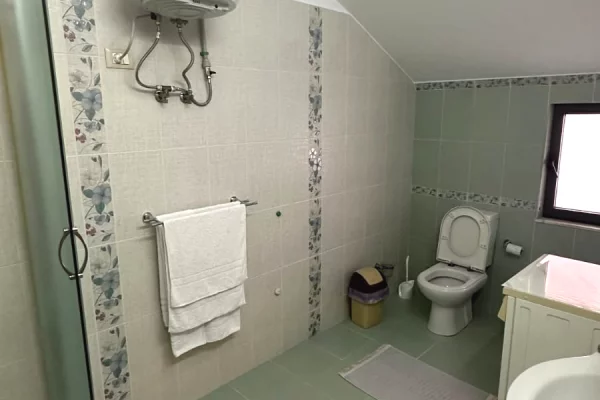 Shtepi me qera Apartament ne Tirane, 3+1, Mobilimi E mobiluar, Pagesa 850  Euro.