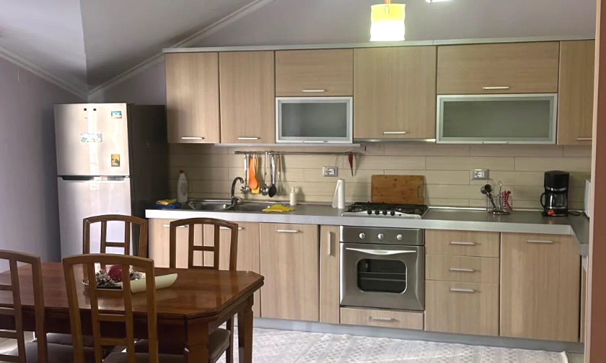 Shtepi me qera Apartament ne Tirane, 3+1, Mobilimi E mobiluar, Pagesa 850  Euro.