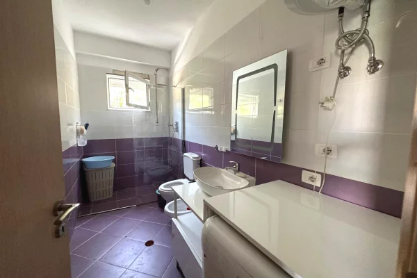 Shtepi me qera Apartament ne Tirane, 2+1, Mobilimi E mobiluar, Pagesa 400  Euro.