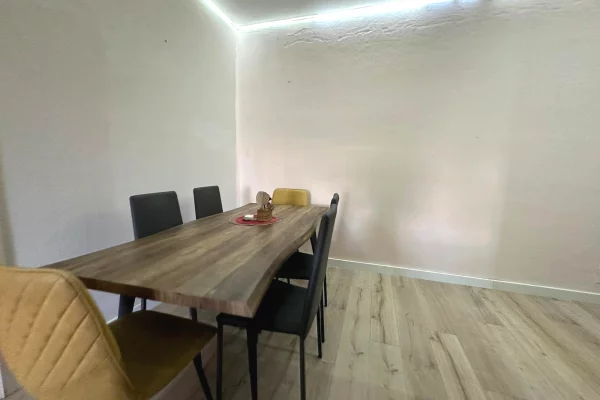 Shtepi me qera Apartament ne Tirane, 2+1, Mobilimi E mobiluar, Pagesa 400  Euro.