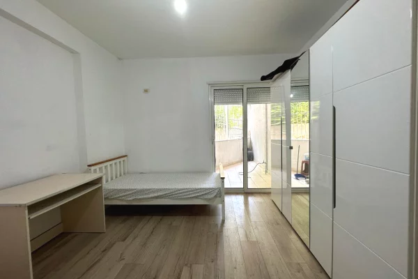 Shtepi me qera Apartament ne Tirane, 2+1, Mobilimi E mobiluar, Pagesa 400  Euro.