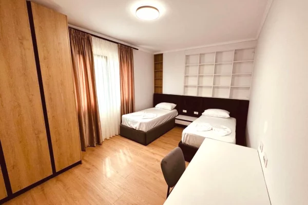 Shtepi me qera Apartament ne Tirane, 2+1, Mobilimi E mobiluar, Pagesa 1,300  Euro.
