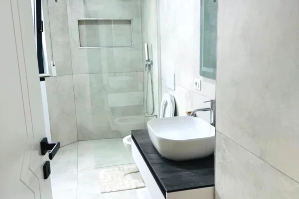 Shtepi me qera Apartament ne Tirane, 2+1, Mobilimi E mobiluar, Pagesa 1,300  Euro.