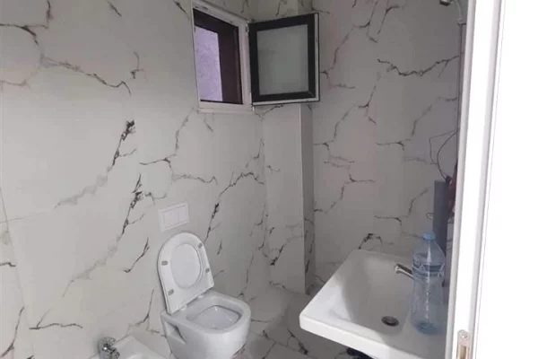 Shtepi me qera Apartament ne Tirane, 2+1, Mobilimi E mobiluar, Pagesa 600  Euro.