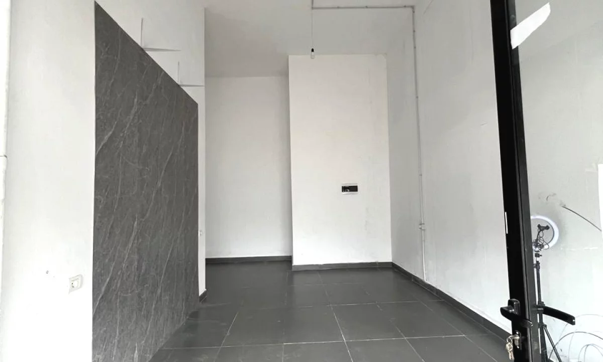 Ambient biznesi me qera tek Ish Fusha e Aviacionit/ 300 Euro