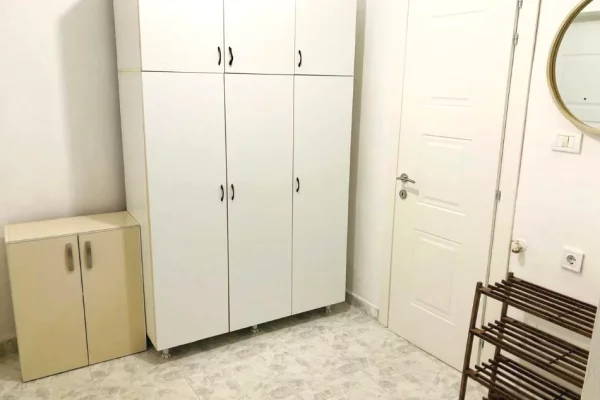 Shtepi me qera Apartament ne Tirane, 1+1, Mobilimi E mobiluar, Pagesa 50,000  Leke.