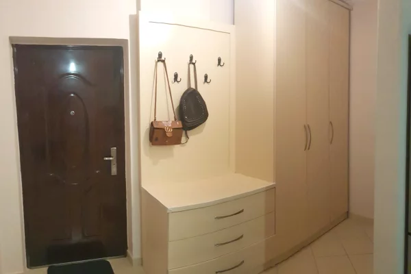 Shtepi me qera Apartament ne Tirane, 2+1, Mobilimi E mobiluar, Pagesa 48,000  Leke.