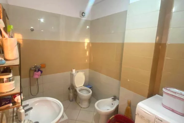 Shtepi me qera Apartament ne Tirane, 2+1, Mobilimi E mobiluar, Pagesa 450  Euro.