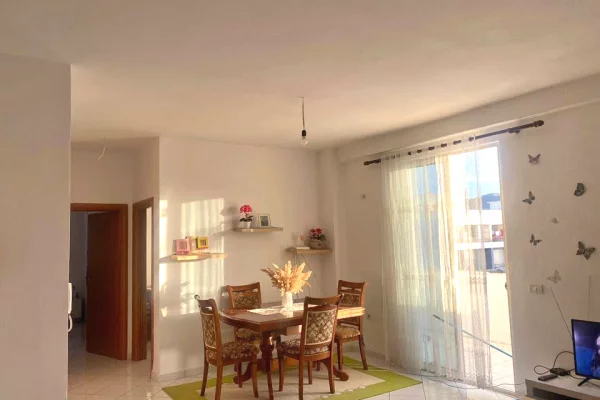 Shtepi me qera Apartament ne Tirane, 2+1, Mobilimi E mobiluar, Pagesa 450  Euro.