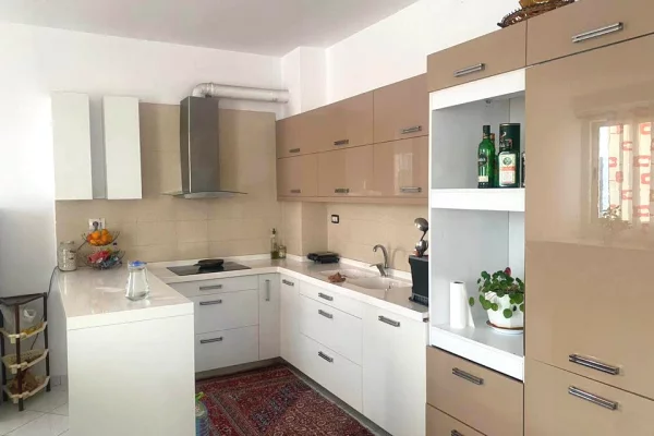 Shtepi me qera Apartament ne Tirane, 2+1, Mobilimi E mobiluar, Pagesa 450  Euro.