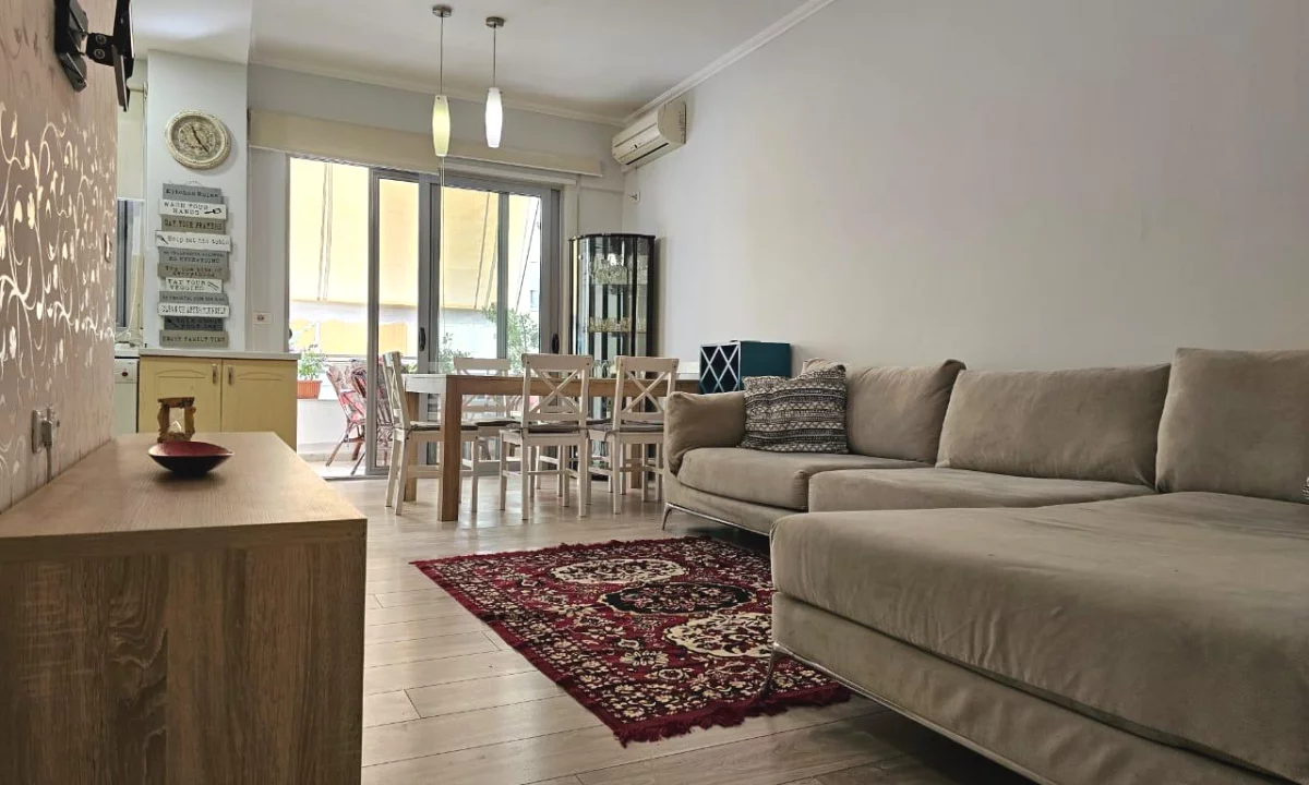 Shtepi me qera Apartament ne Tirane, 2+1, Mobilimi E mobiluar, Pagesa 800  Euro.