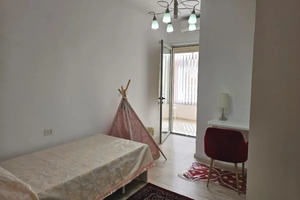 Shtepi me qera Apartament ne Tirane, 2+1, Mobilimi E mobiluar, Pagesa 800  Euro.