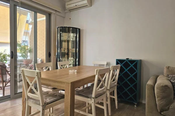 Shtepi me qera Apartament ne Tirane, 2+1, Mobilimi E mobiluar, Pagesa 800  Euro.