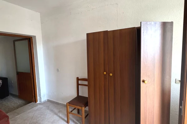 Shtepi me qera Apartament ne Tirane, 2+1, Mobilimi E mobiluar, Pagesa 35,000  Leke.