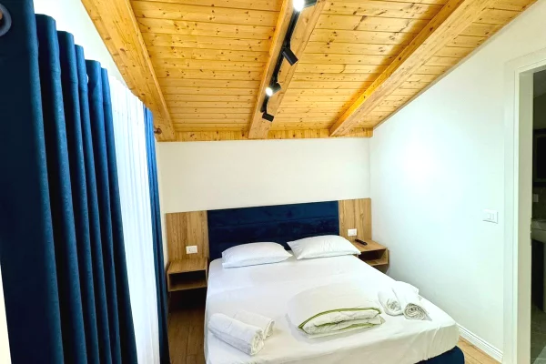 Ambient biznesi me qera 5+1 ne Tirane - 750,000 Leke