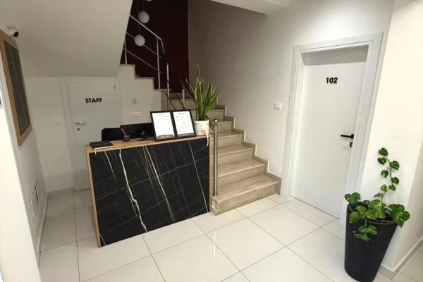 Hotel ne Qender/ 750,000 Leke/Muaj NETTO