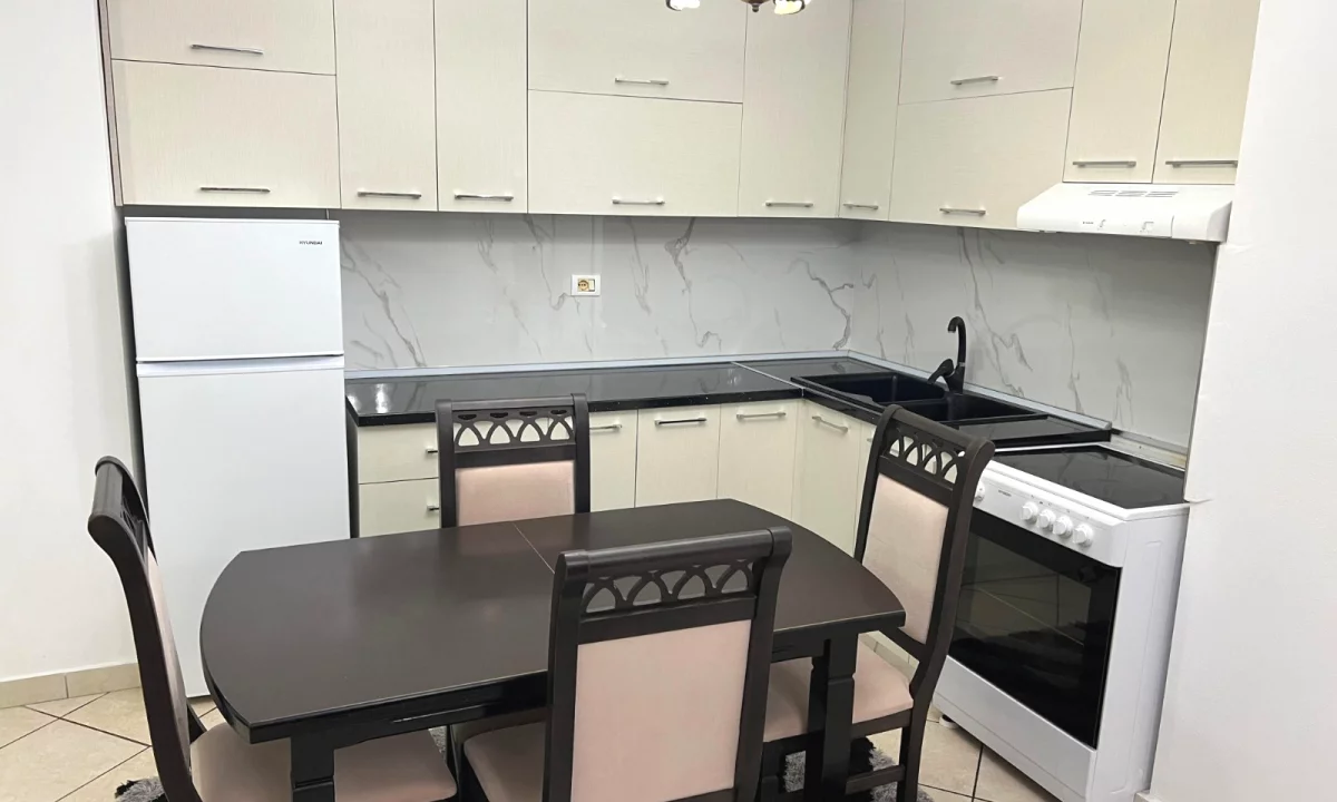 Shtepi me qera Apartament ne Tirane, 2+1, Mobilimi E mobiluar, Pagesa 65,000  Leke.