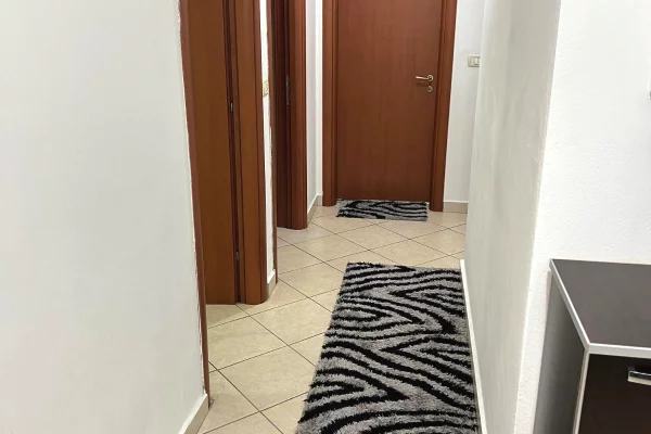 Shtepi me qera Apartament ne Tirane, 2+1, Mobilimi E mobiluar, Pagesa 65,000  Leke.