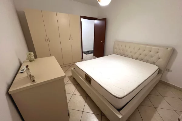 Shtepi me qera Apartament ne Tirane, 2+1, Mobilimi E mobiluar, Pagesa 65,000  Leke.