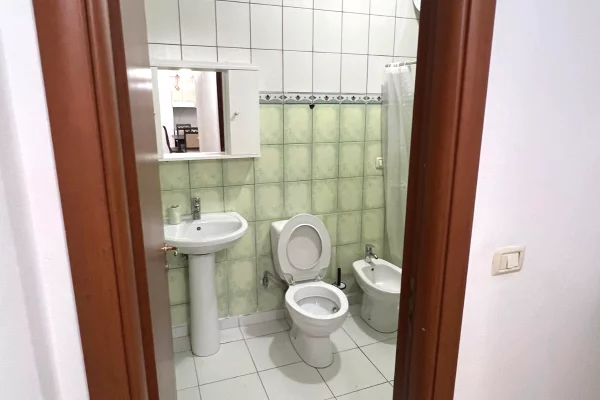 Shtepi me qera Apartament ne Tirane, 2+1, Mobilimi E mobiluar, Pagesa 65,000  Leke.