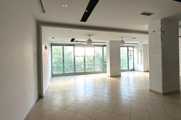 Ambient me qera Astir/60,000 leke