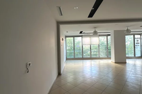 Ambient me qera Astir/60,000 leke