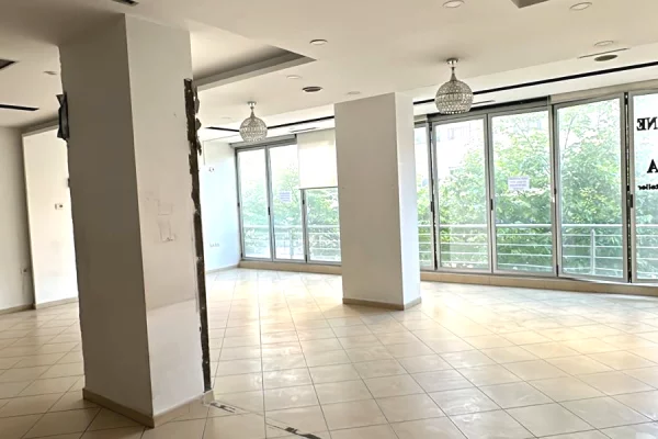 Ambient biznesi me qera 3+1 ne Tirane - 60,000 Leke