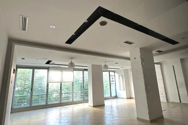 Ambient me qera Astir/60,000 leke