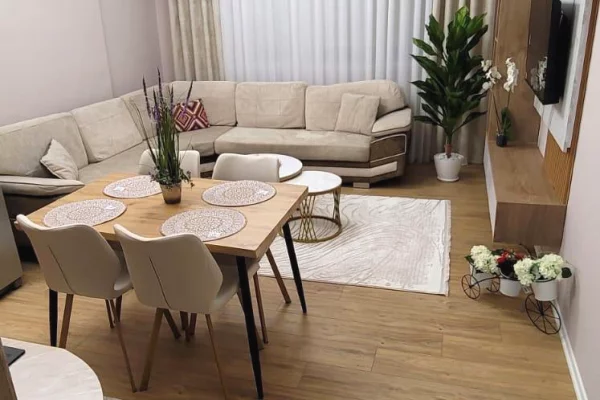 Shtepi me qera 2+1 ne Tirane - 88,000 Leke