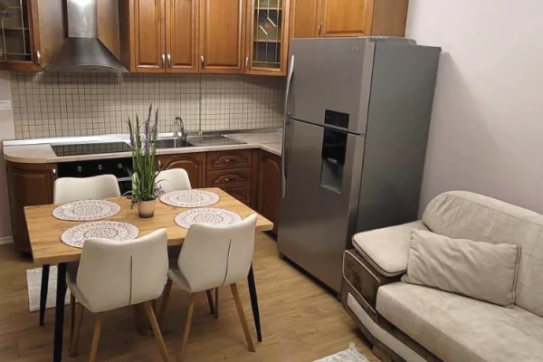 Shtepi me qera Apartament ne Tirane, 2+1, Mobilimi E mobiluar, Pagesa 88,000  Leke.