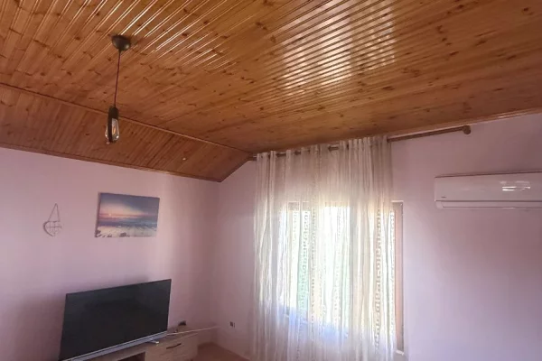 Shtepi me qera Apartament ne Tirane, 2+1, Mobilimi E mobiluar, Pagesa 450  Euro.