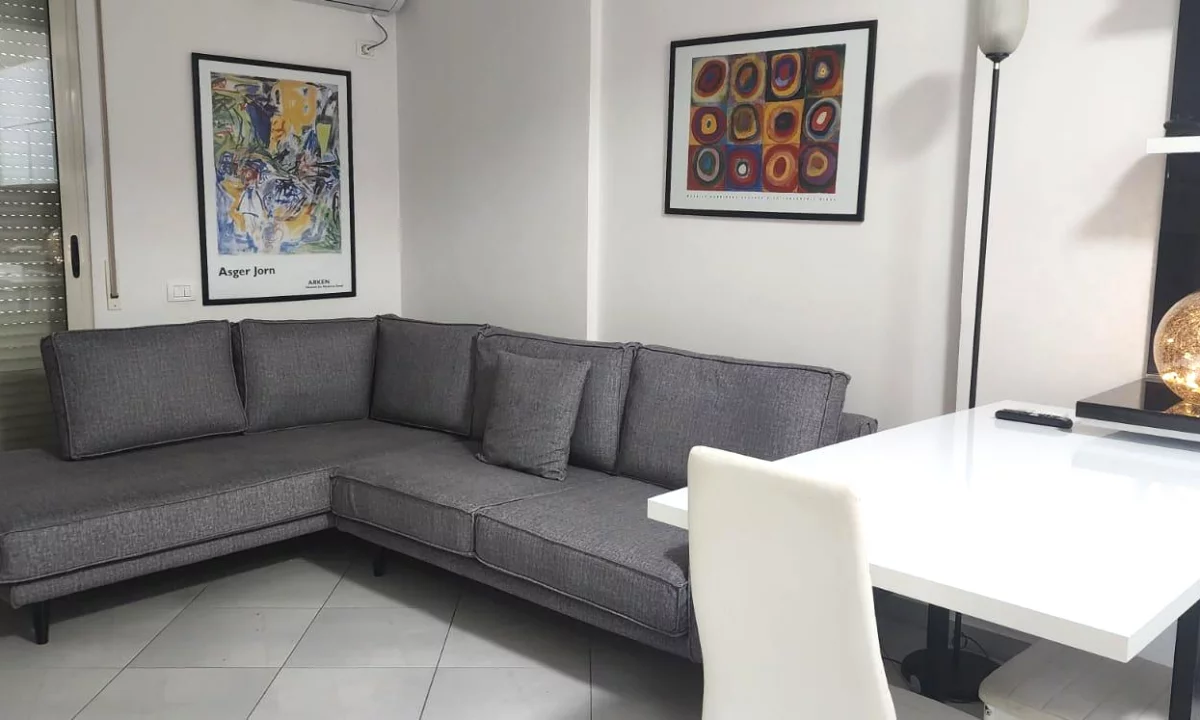 Shtepi me qera Apartament ne Tirane, 2+1, Mobilimi Bosh, pa mobiluar, Pagesa 550  Euro.