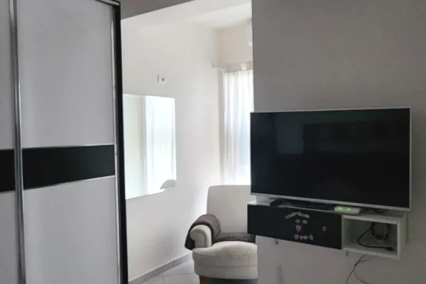 Shtepi me qera Apartament ne Tirane, 2+1, Mobilimi Bosh, pa mobiluar, Pagesa 550  Euro.