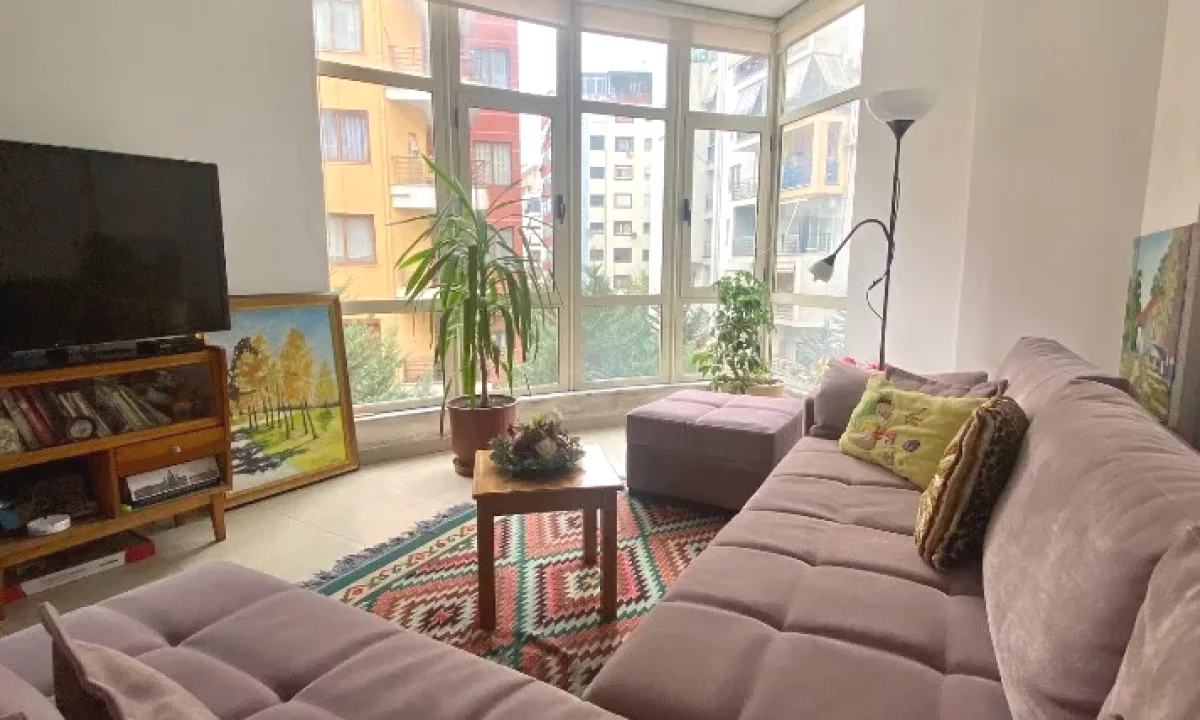 Shtepi ne shitje Apartament ne Tirane, 2+1, Mobilimi Bosh, pa mobiluar, Pagesa 170,000  Euro.