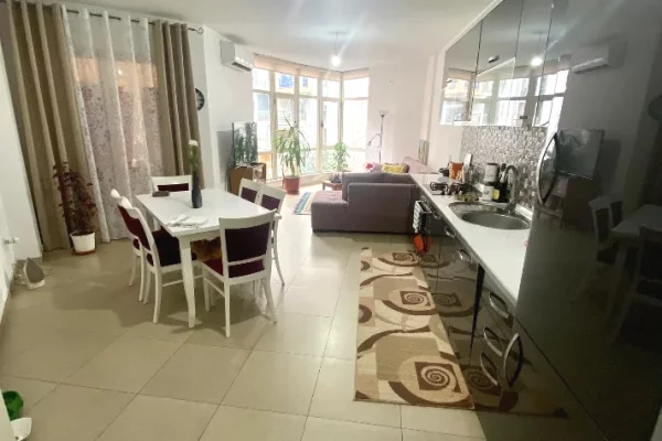 Shtepi ne shitje Apartament ne Tirane, 2+1, Mobilimi Bosh, pa mobiluar, Pagesa 170,000  Euro.