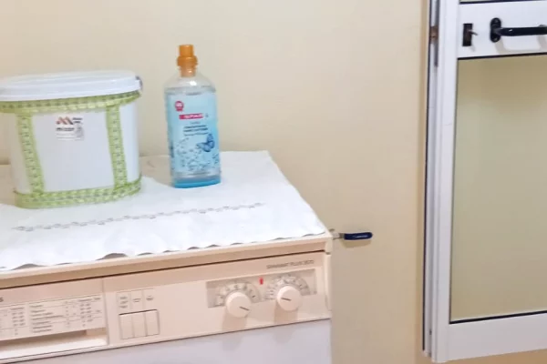 Shtepi me qera Apartament ne Tirane, Garsoniere, Mobilimi Bosh, pa mobiluar, Pagesa 30,000  Leke.