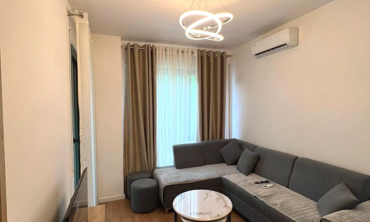 Shtepi me qera Apartament ne Tirane, 1+1, Mobilimi E mobiluar, Pagesa 45,000  Leke.