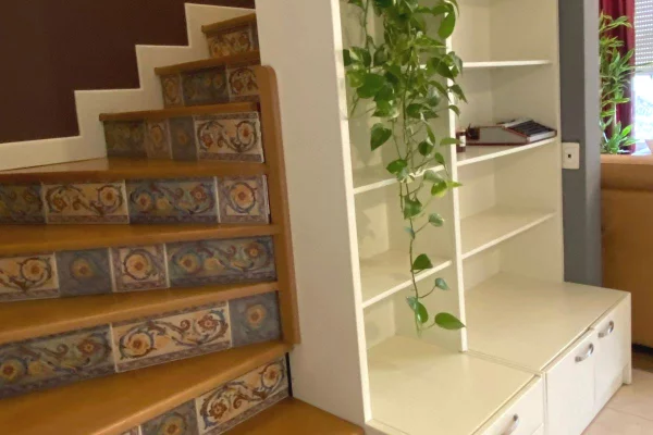 Shtepi me qera Apartament ne Tirane, 3+1, Mobilimi E mobiluar, Pagesa 90,000  Leke.