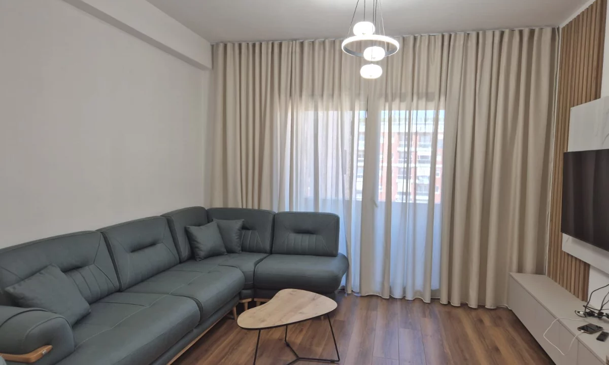 Shtepi me qera Apartament ne Tirane, 2+1, Mobilimi E mobiluar, Pagesa 75,000  Leke.