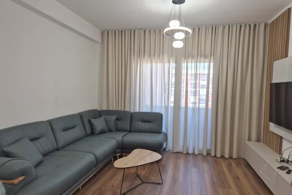 Shtepi me qera 2+1 ne Tirane - 75,000 Leke