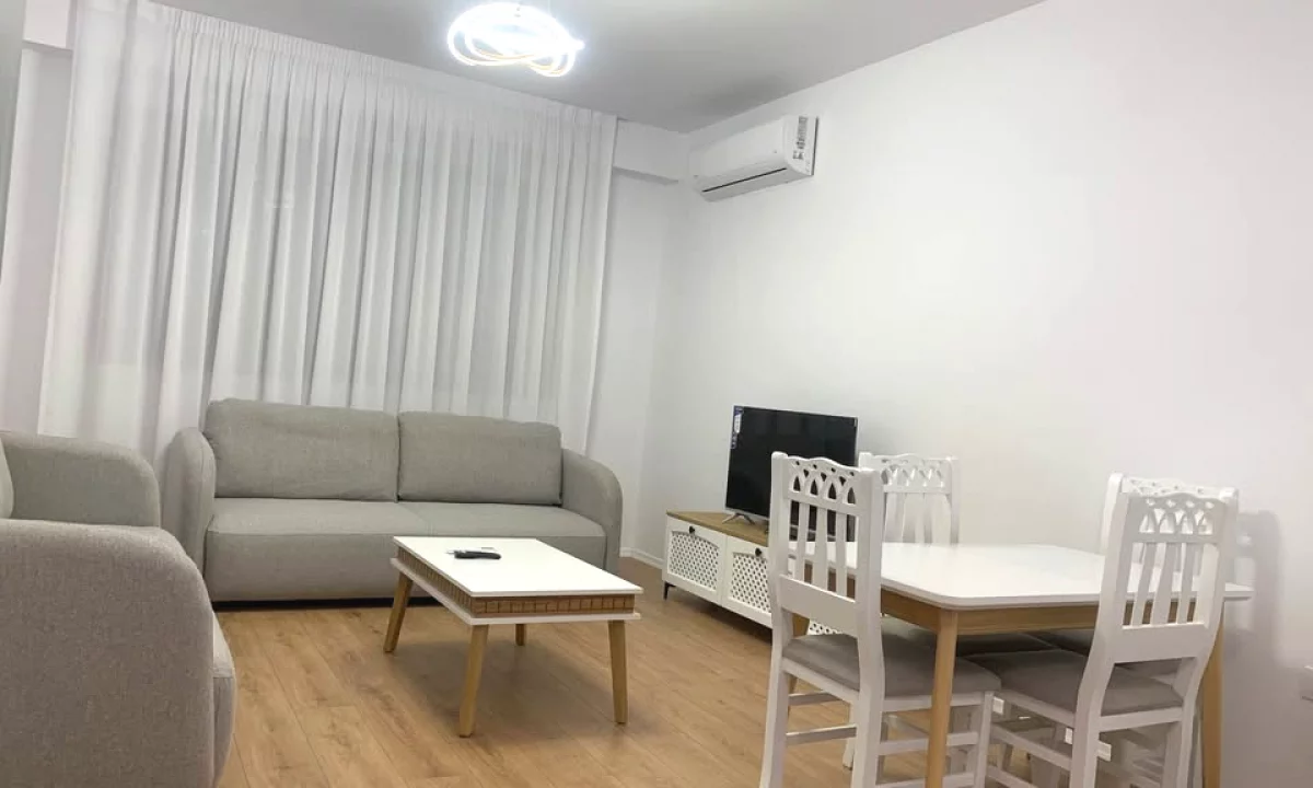 Shtepi me qera Shtepi Private ne Tirane, 1+1, Mobilimi E mobiluar, Pagesa 45,000  Leke.