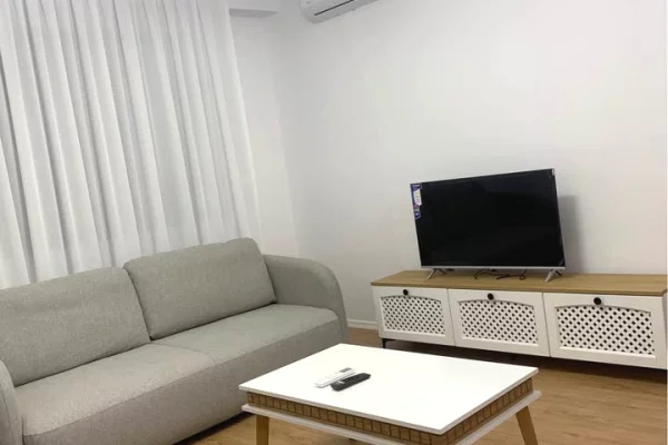Shtepi me qera Shtepi Private ne Tirane, 1+1, Mobilimi E mobiluar, Pagesa 45,000  Leke.