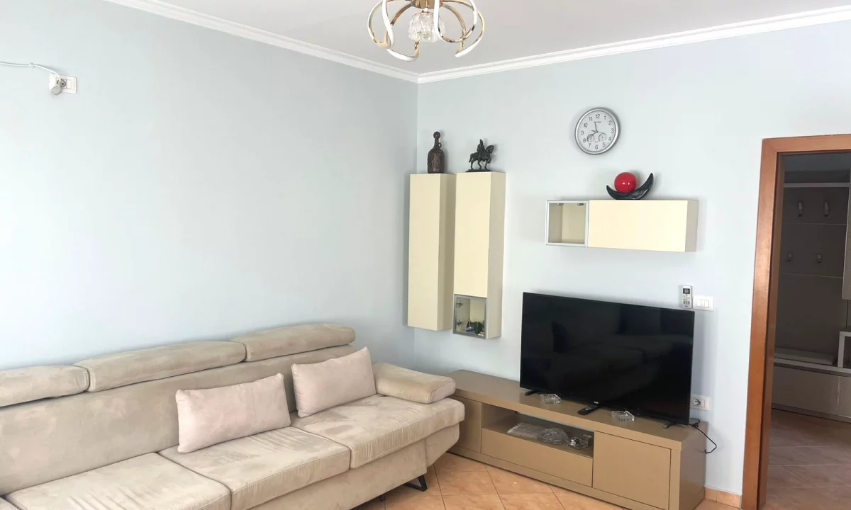 Casa privata/Indipendente in affitto a Tirana 3+1, Arredato