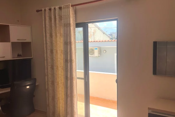 Casa privata/Indipendente in affitto a Tirana 3+1, Arredato