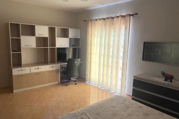 Casa privata/Indipendente in affitto a Tirana 3+1, Arredato