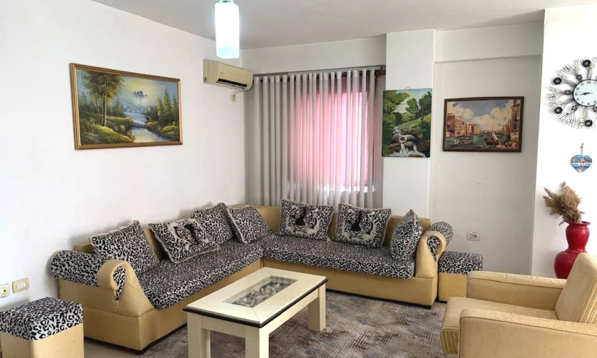 Shtepi me qera Apartament ne Tirane, 3+1, Mobilimi E mobiluar, Pagesa 55,000  Leke.