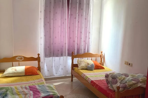 Shtepi me qera Apartament ne Tirane, 3+1, Mobilimi E mobiluar, Pagesa 55,000  Leke.