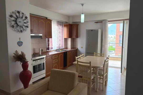 Shtepi me qera Apartament ne Tirane, 3+1, Mobilimi E mobiluar, Pagesa 55,000  Leke.