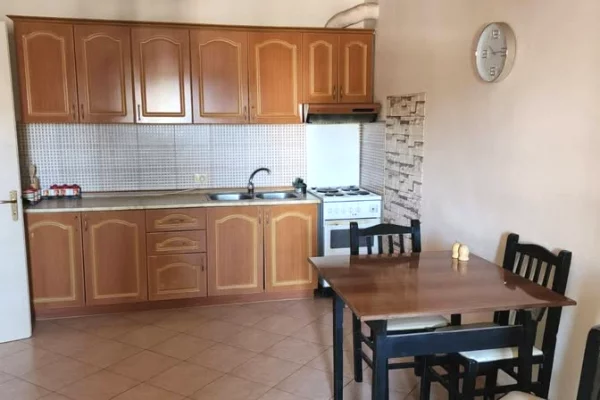 Shtepi me qera 1+1 ne Tirane - 40,000 Leke